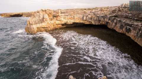 Grotte marine e spiaggette isolate:  la costa selvaggia e nascosta a sud di Polignano